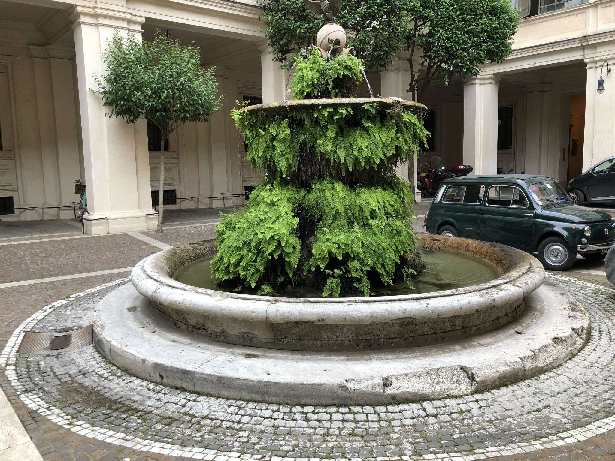 Box auto - Posto auto ROMA affitto  Centro storico  Gregoriana Immobiliare