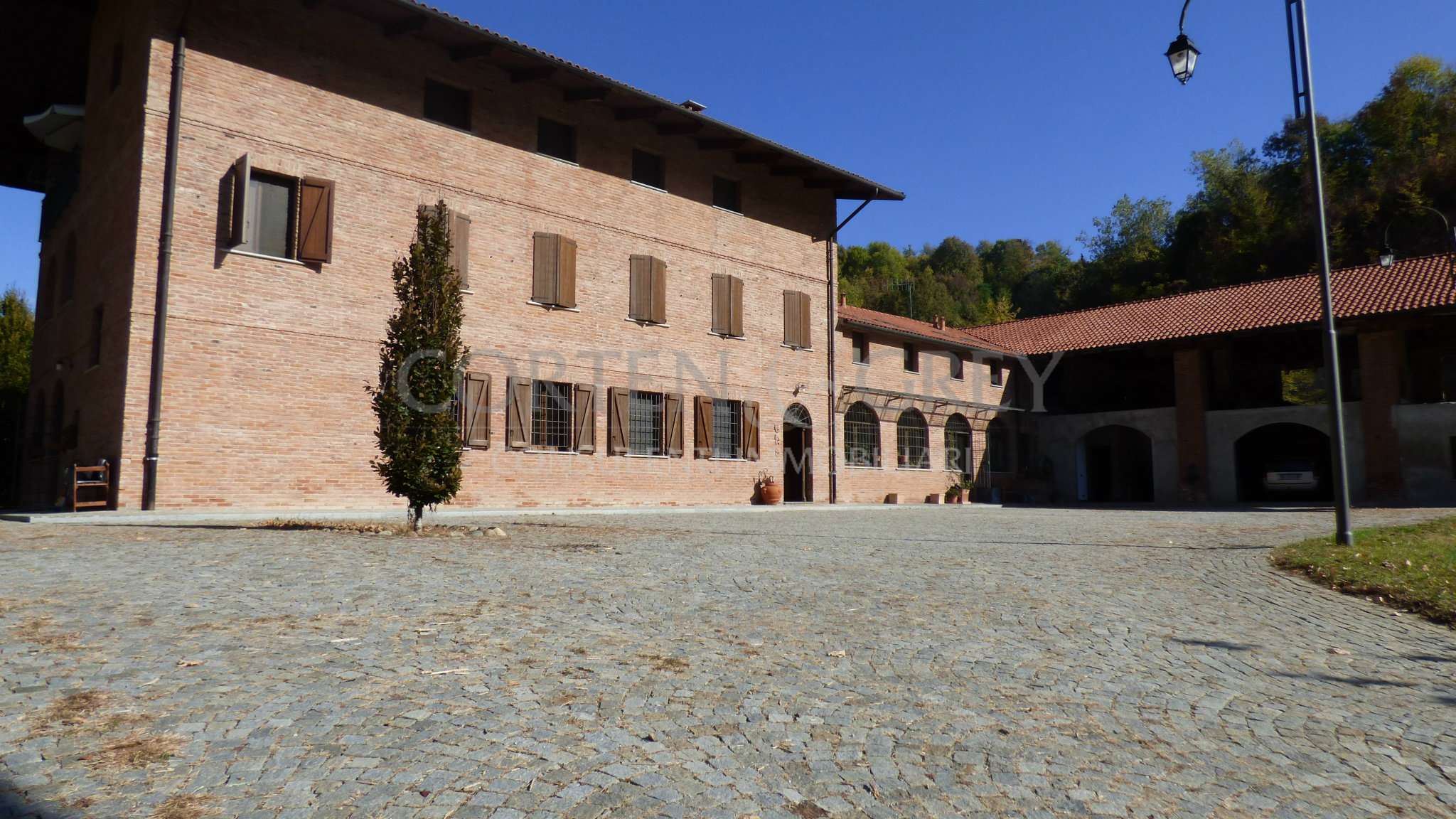 Stabile intero - Palazzo GASSINO TORINESE vendita    CORTEN & GREY S.A.S.