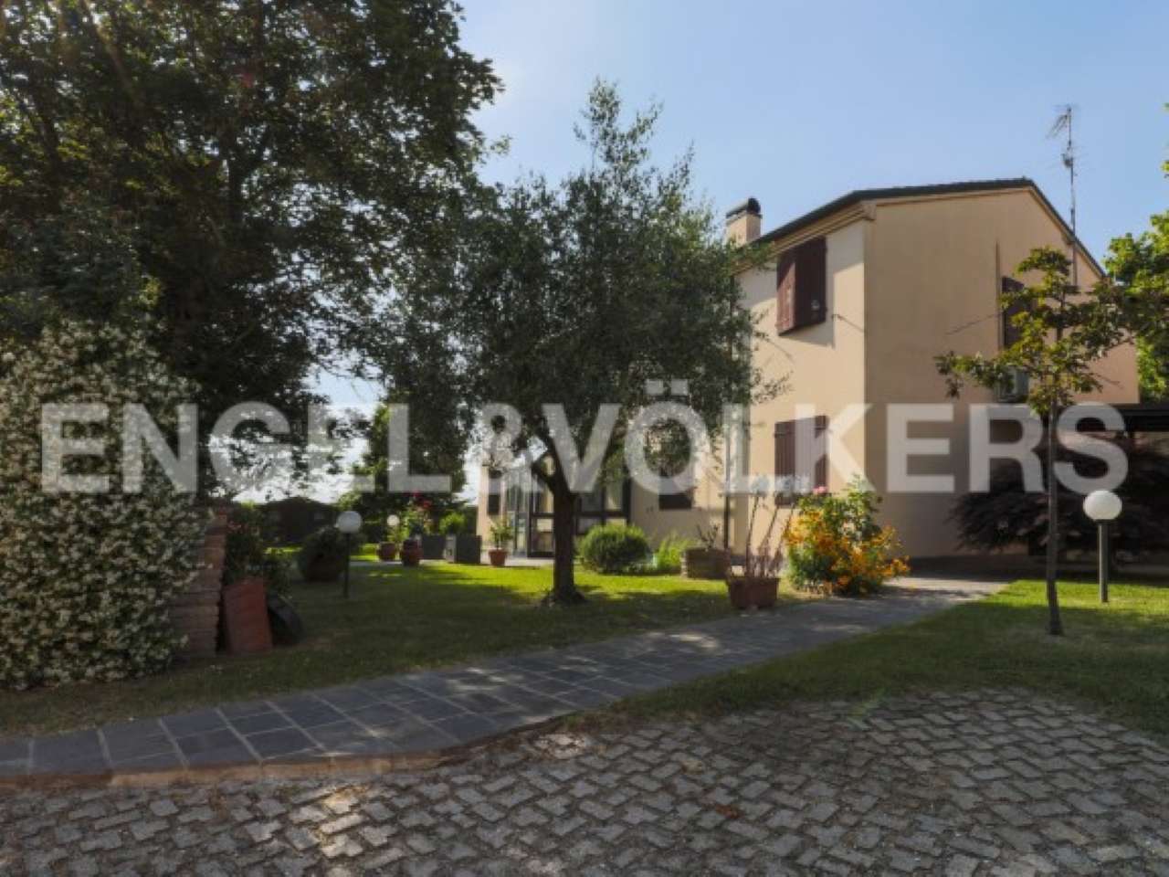 Villa Unifamiliare - Indipendente FERRARA vendita  FRANCOLINO  Engel & Völkers Ferrara