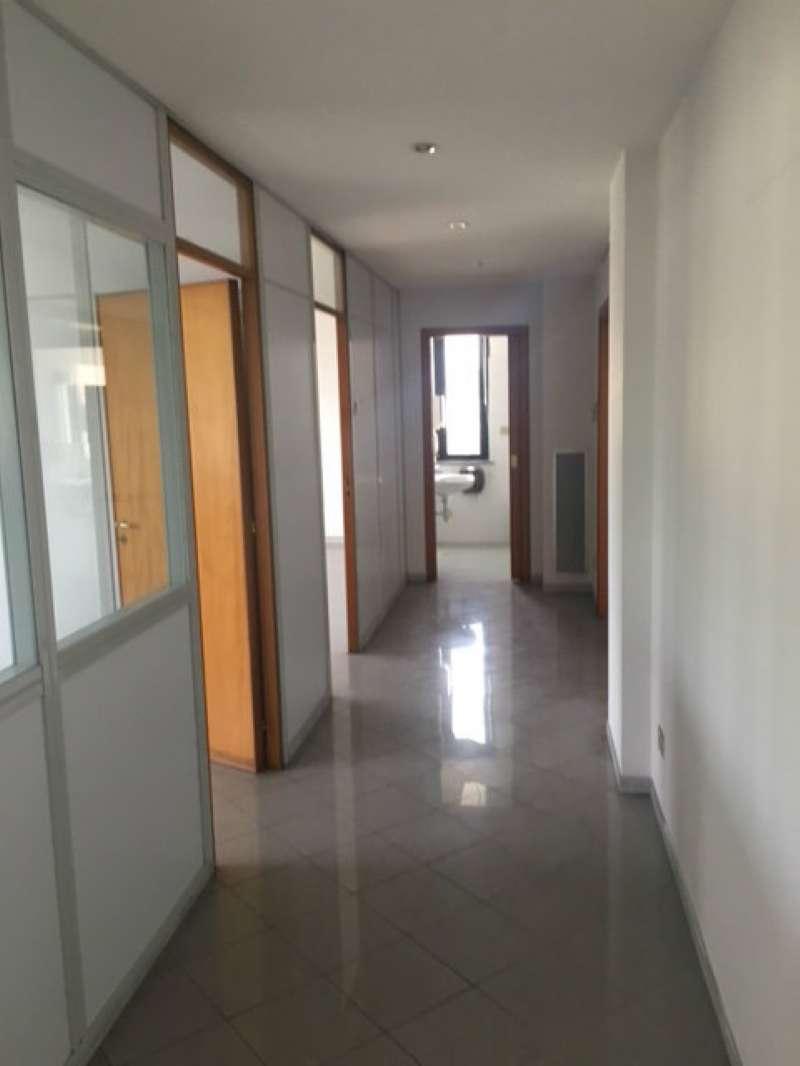 Ufficio - Loc.Com. CASORIA vendita   Via San Salvatore CLUB MEDICI IMMOBILIARE CASEDOC SRL