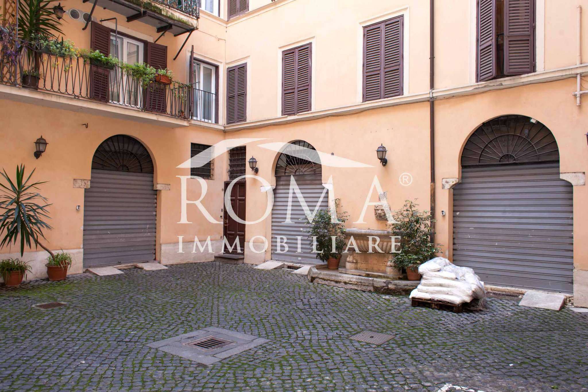 Appartamento ROMA vendita  Centro storico della Rotonda Roma Immobiliare