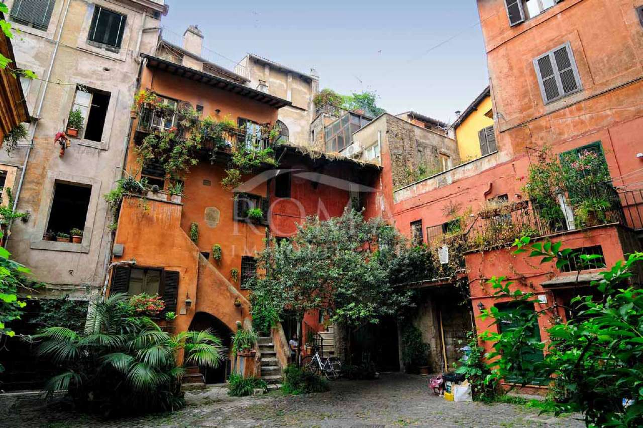 Appartamento ROMA vendita  Centro storico Campo dei Fiori Roma Immobiliare