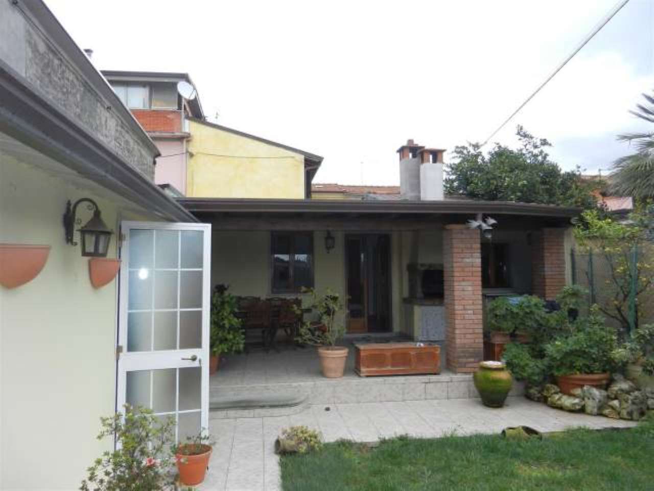 Villa Unifamiliare - Indipendente CARRARA vendita   Grotta AGENZIA IMMOBILIARE TANIA