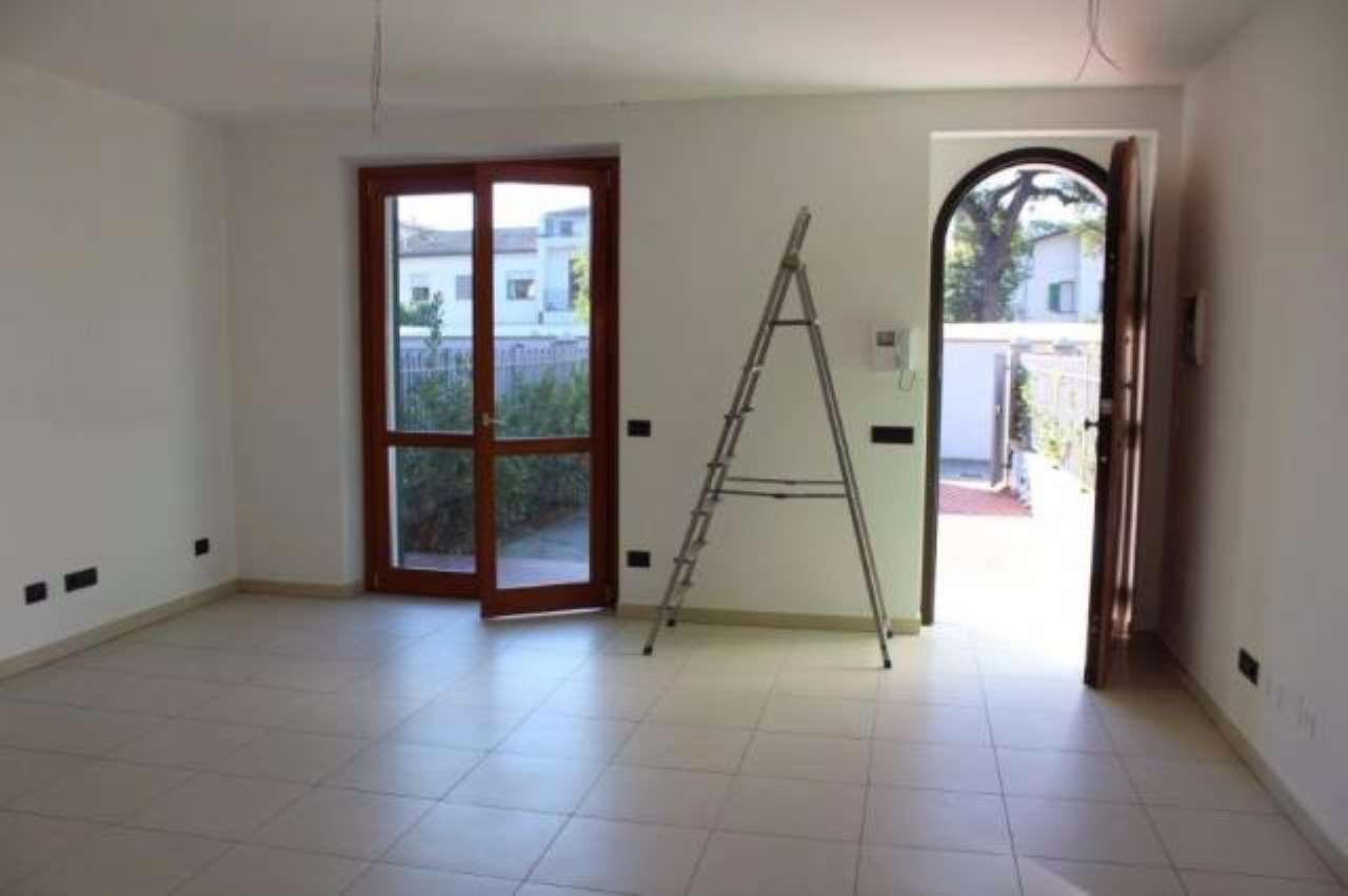 Villa Affiancata - Schiera CARRARA vendita   Vicinale Macchia AGENZIA IMMOBILIARE TANIA