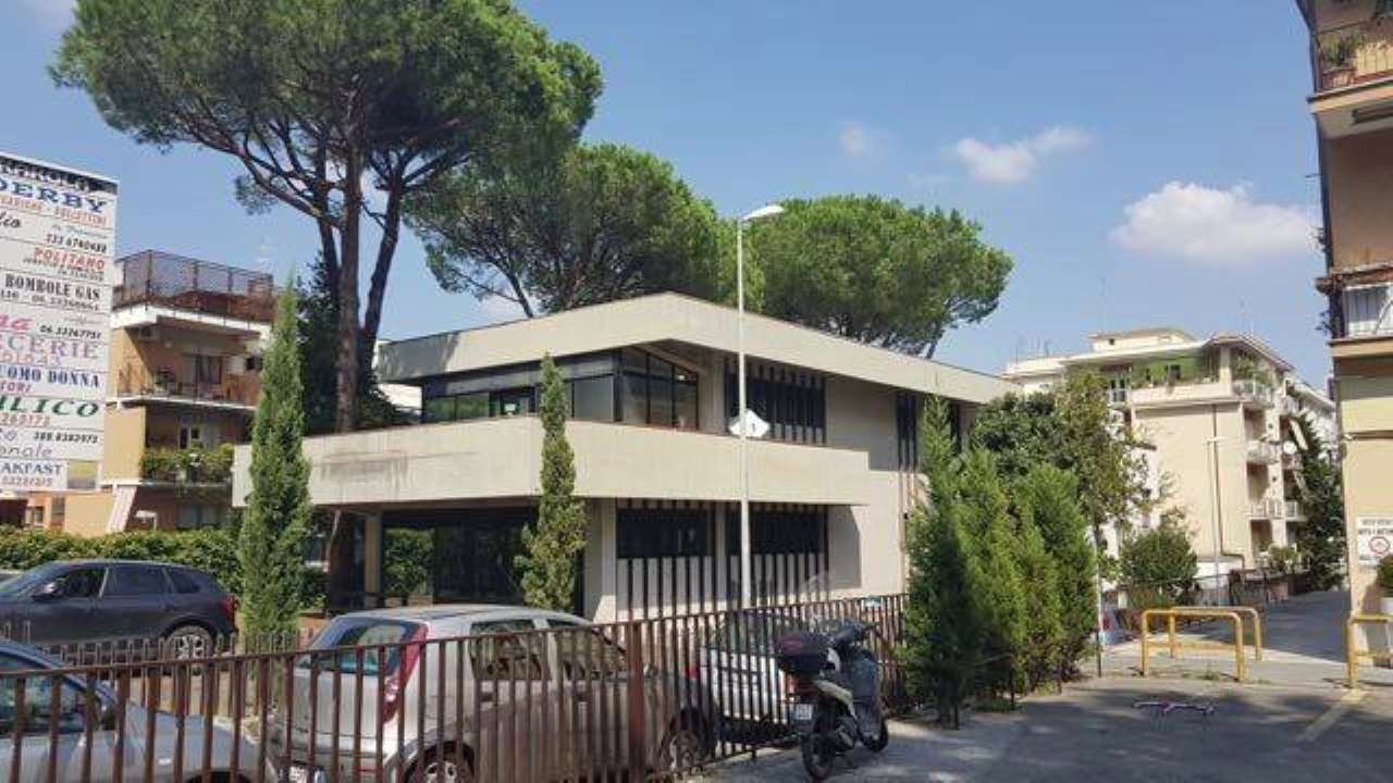 Negozio - Loc.Com. ROMA affitto  TOMBA DI NERONE (ZONA DELLA XX MUN.) Cassia Aradomus Srl