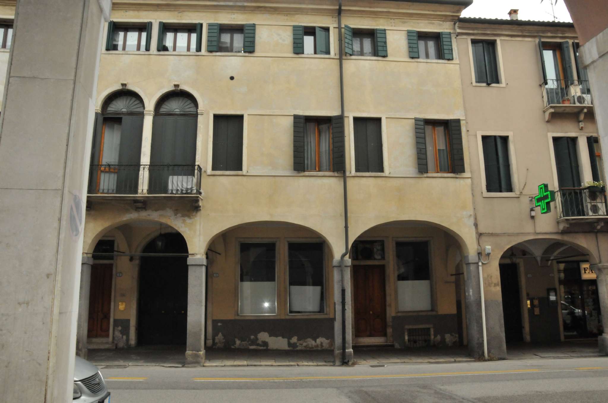 Negozio - Loc.Com. PADOVA affitto  PORTELLO Belzoni Tiberio Immobiliare di Mocanu Tiberio