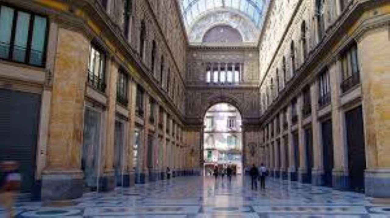 Negozio - Loc.Com. NAPOLI affitto  MERCATO UMBERTO I^ MANZONI IMMOBILIA.RE  SNC
