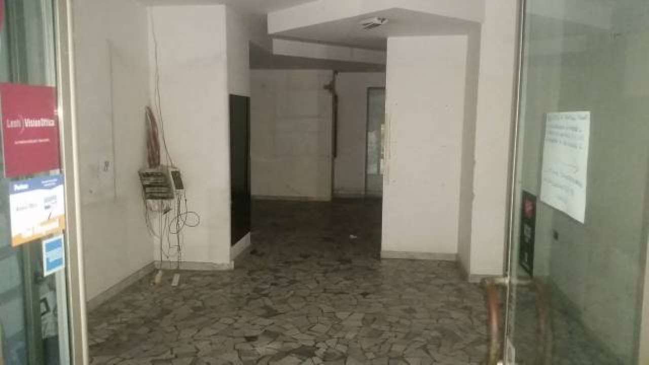 Negozio - Loc.Com. NAPOLI affitto  MERCATO UMBERTO I^ MANZONI IMMOBILIA.RE  SNC