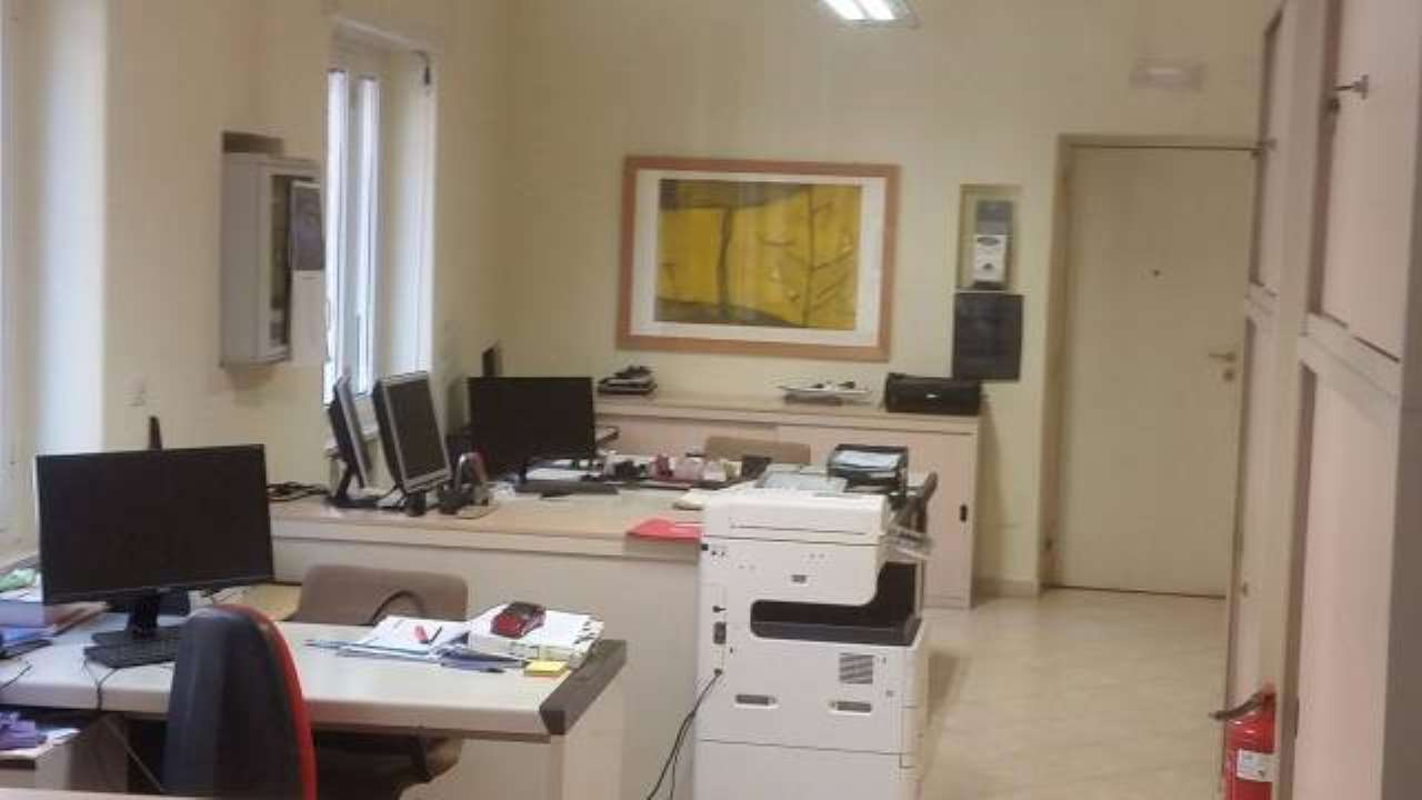 Ufficio - Loc.Com. NAPOLI affitto  CHIAIA ANDREA D'ISERNIA MANZONI IMMOBILIA.RE  SNC