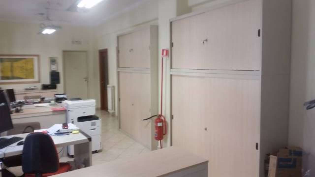 Ufficio - Loc.Com. NAPOLI affitto  CHIAIA ANDREA D'ISERNIA MANZONI IMMOBILIA.RE  SNC