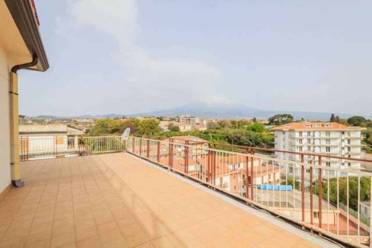 Appartamento ACIREALE vendita   Lombardia,, 5 RE/MAX Platinum