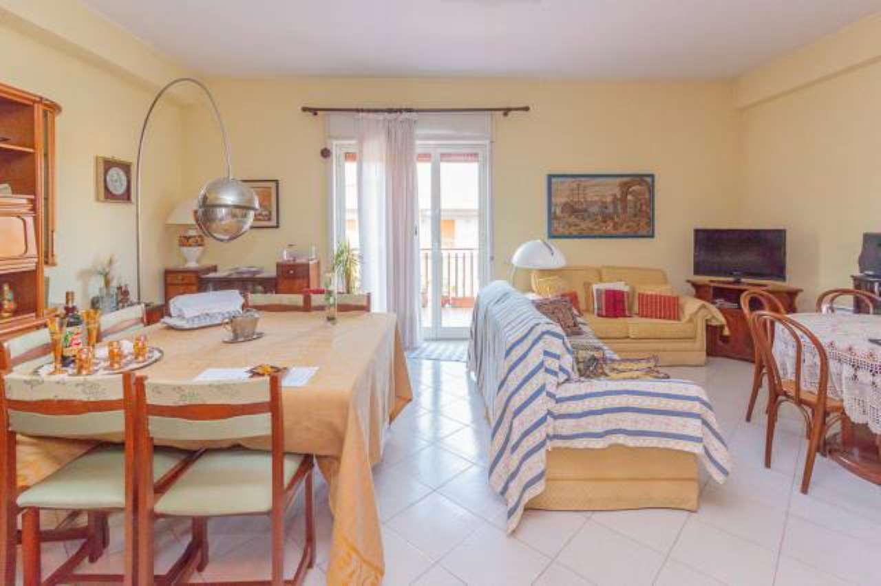 Appartamento TRECASTAGNI vendita   giuseppe verdi, 63 RE/MAX Platinum