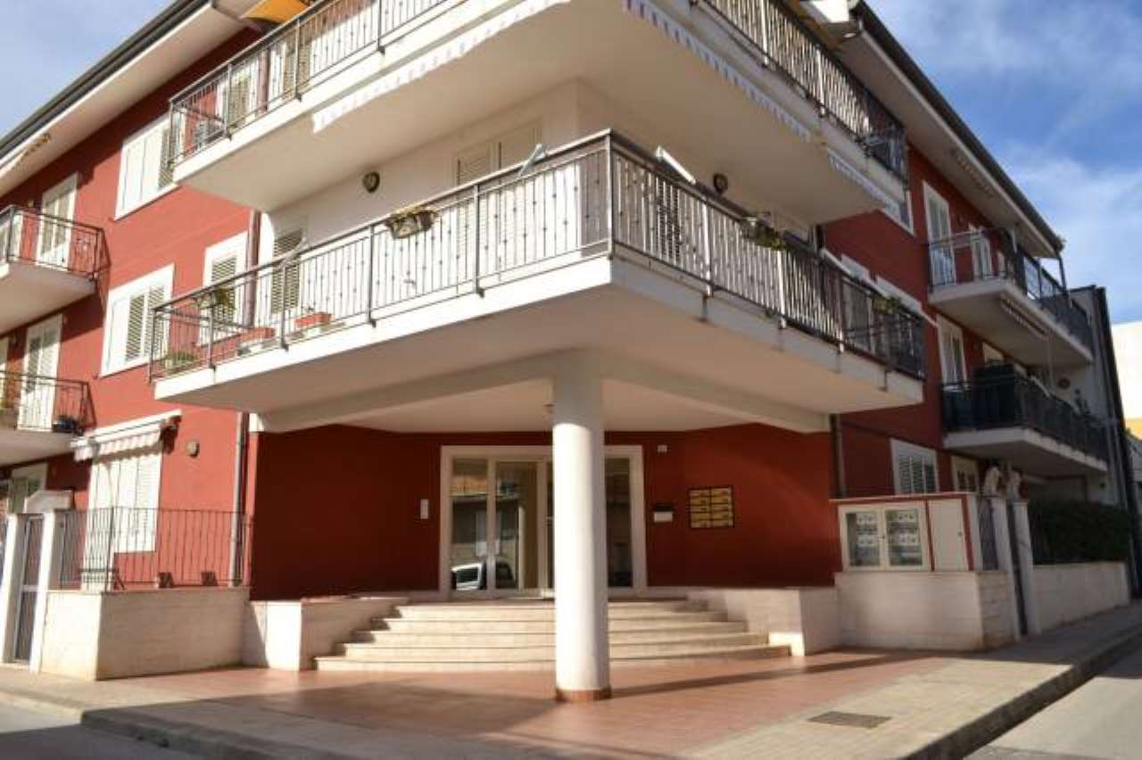 Appartamento FLORIDIA vendita   nino martoglio, 46 Remax Platinum 3