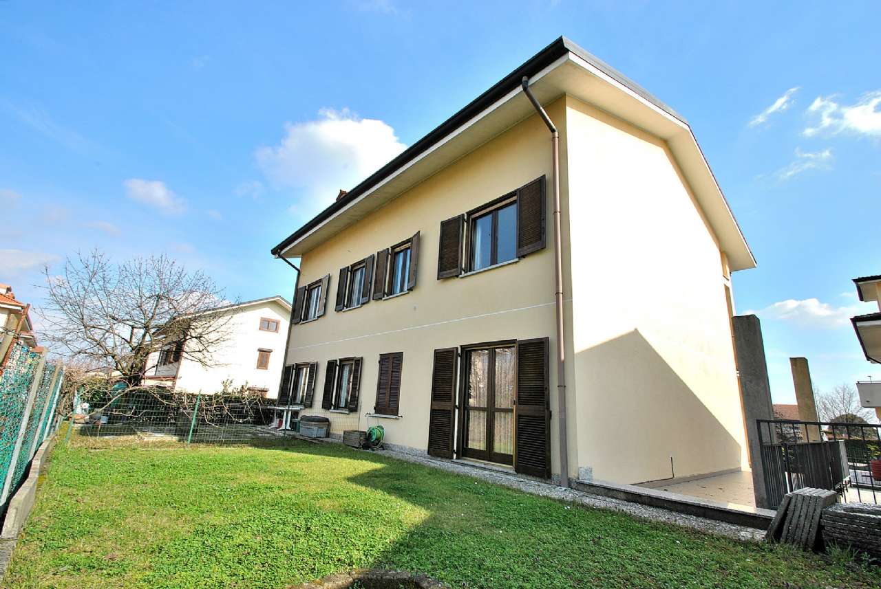 Villa Bifamiliare CASATENOVO vendita   Volta Puntocasa Vimercate sas di Pirola Marco & C.