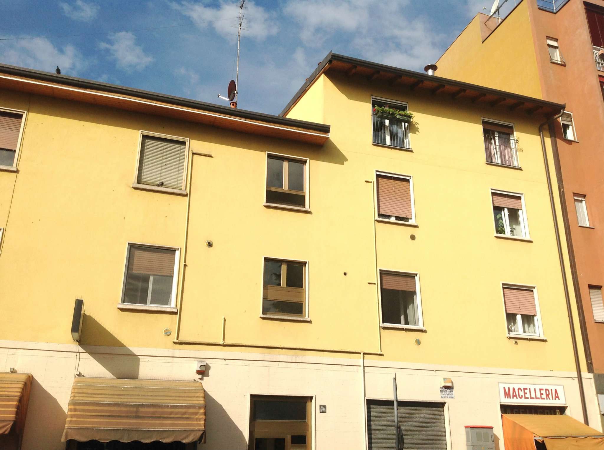 Negozio - Loc.Com. MILANO vendita  BAGGIO Via Cascina Barocco La Casa -MILANO WASHINGTON-Immobiliare Washington di Massimiliano Lettieri