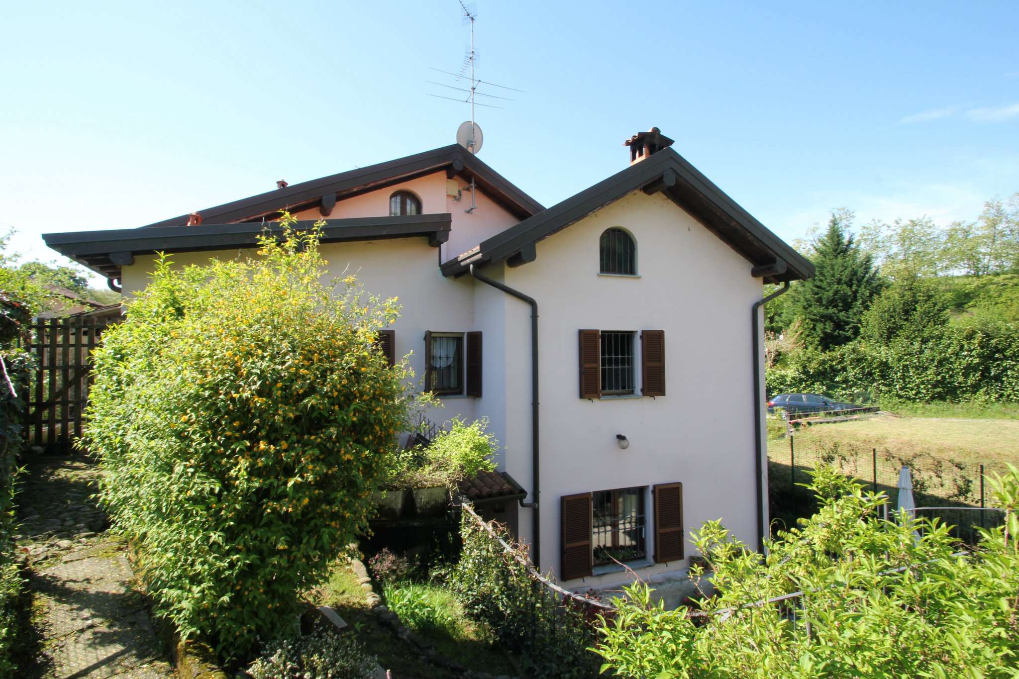 Villa Unifamiliare - Indipendente MISSAGLIA vendita   Cascina Molino Frattino Puntocasa Usmate sas di Renato Cortimiglia & C.