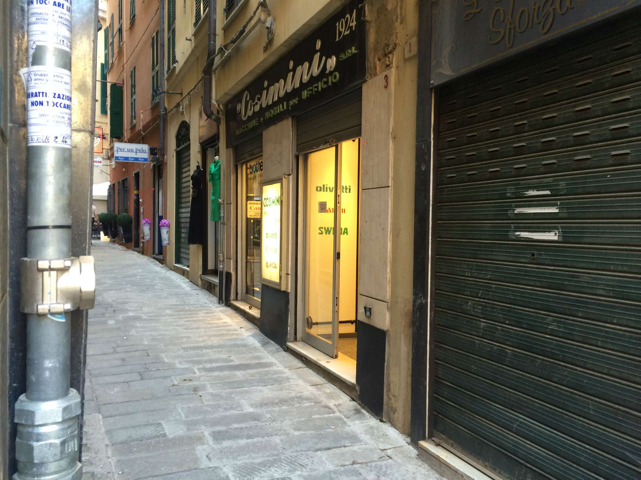 Negozio - Loc.Com. GENOVA affitto  CENTRO STORICO  Magnani & Bernardotti Immobiliare s.n.c.