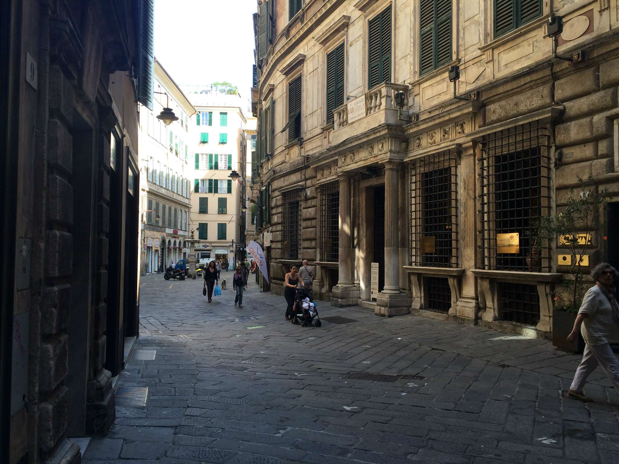 Negozio - Loc.Com. GENOVA affitto  CENTRO STORICO  Magnani & Bernardotti Immobiliare s.n.c.