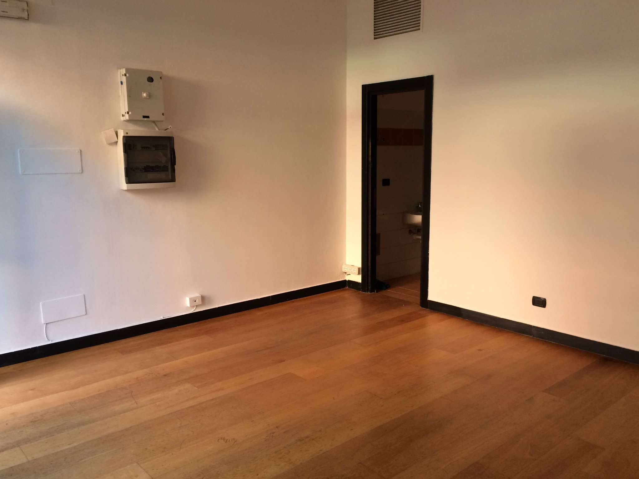 Negozio - Loc.Com. GENOVA vendita    Magnani & Bernardotti Immobiliare s.n.c.