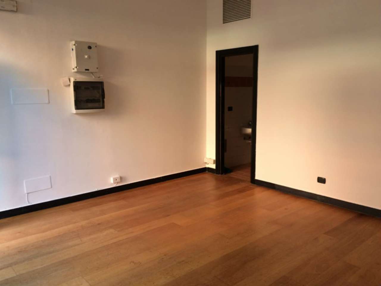 Negozio - Loc.Com. GENOVA affitto  CENTRO STORICO  Magnani & Bernardotti Immobiliare s.n.c.