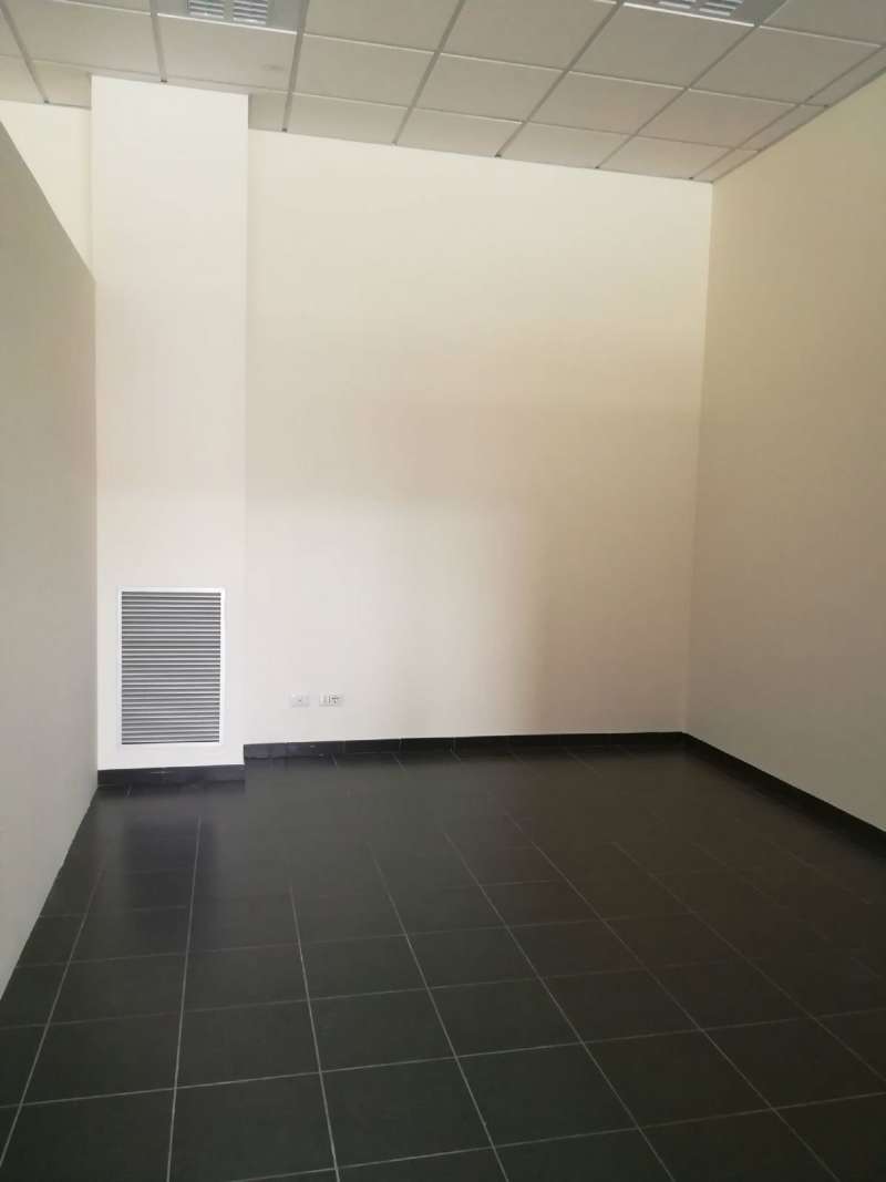 Negozio - Loc.Com. PRATO affitto  ZARINI  Studio Immobiliare Bresci